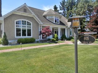 605 Browning Ave, Manistee, MI 49660