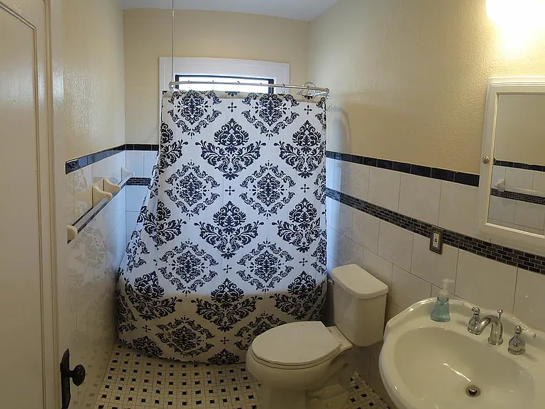 324 Moffett Ct N — Photo 18