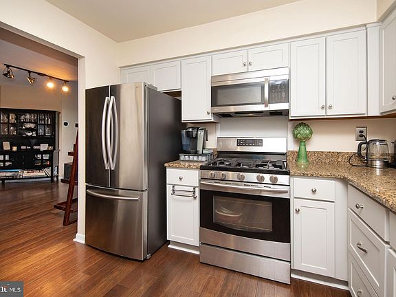 3rd image of 173 Hillcroft Way