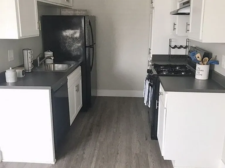 Little Roscoe Apartments — Photo 3