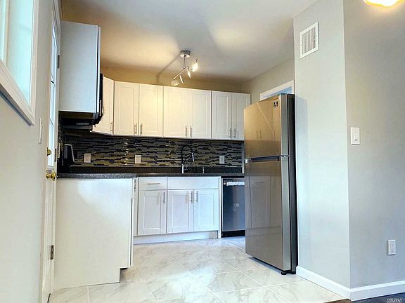 3rd image of 2403 Waverly Ave