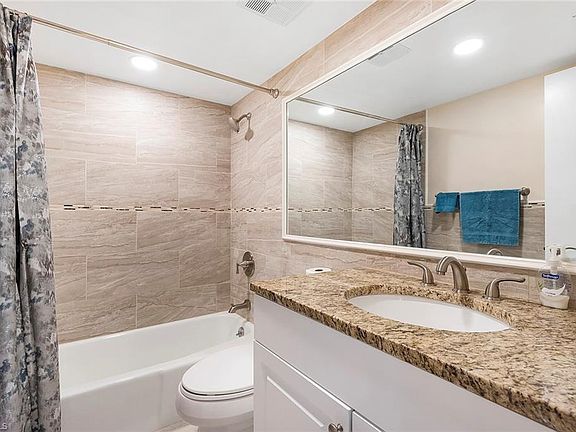 5th image of 70 Glades Blvd APT 1