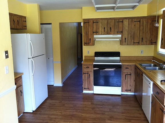 5th image of 54 Crestwood Ct