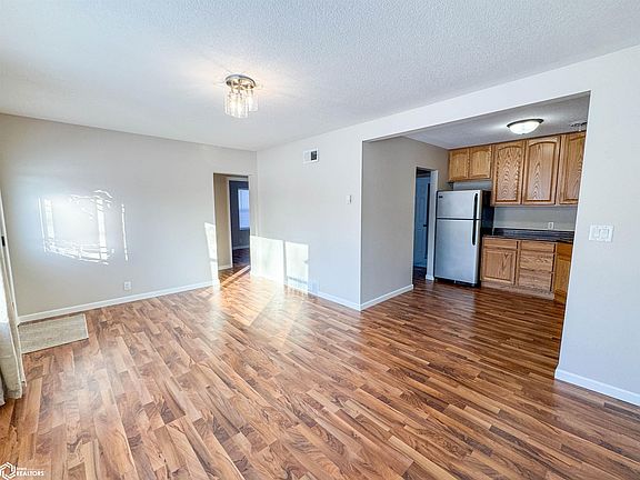 4th image of 509 3rd St NE