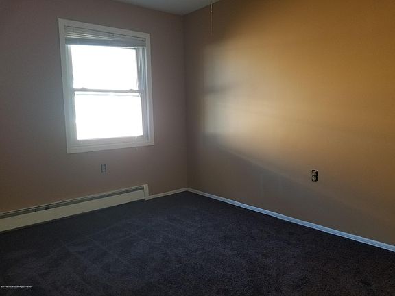 4th image of 5 Chateux Ln