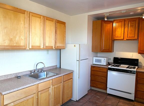 4th image of 3565 W Henderson St #3