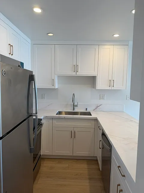 Bellagio Apartments — Photo 4
