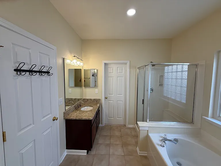 10822 Chamberlain Hall Ct — Photo 30