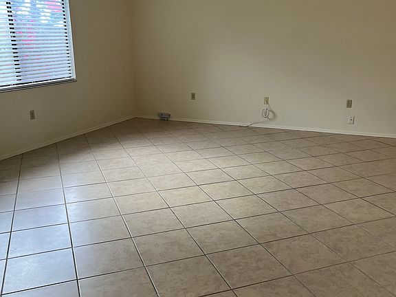 Living room area with vaulted ceiling and ceiling fan