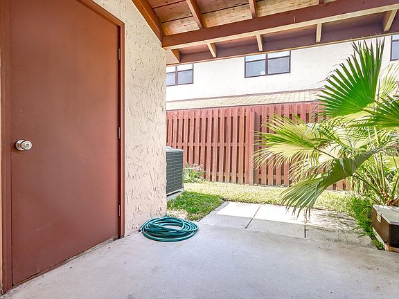 3rd image of 20 Ponte Vedra Ct Unit B
