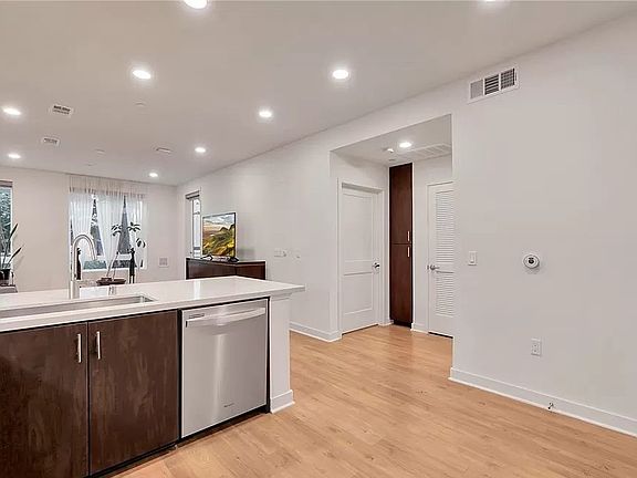 2nd image of 2240 Nolita