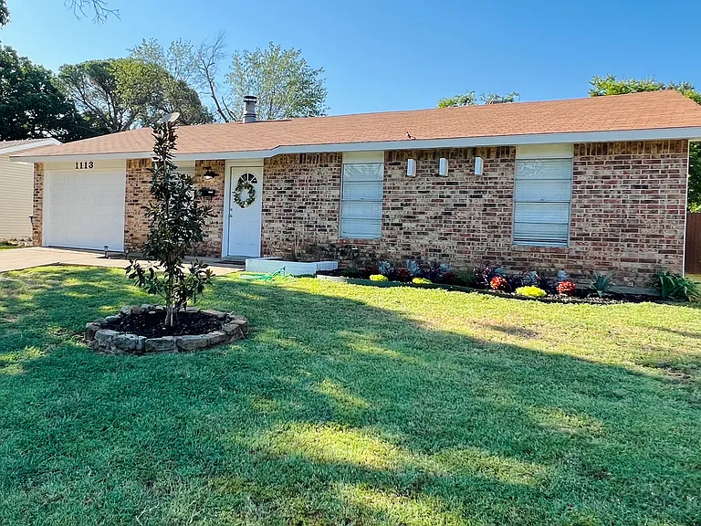 1113 Springwood Dr — Photo 1