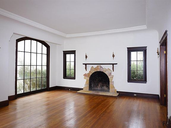 2nd image of 110 Aptos Ave