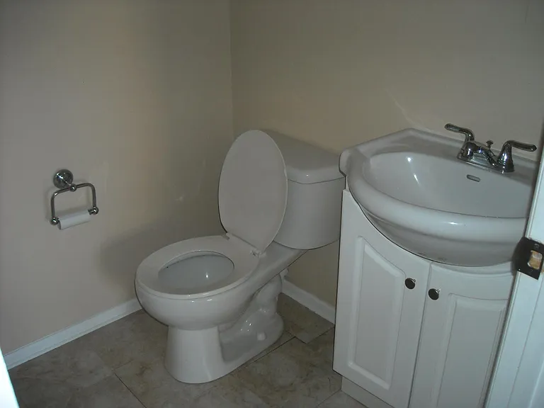 38 Chiswick Dr — Photo 5