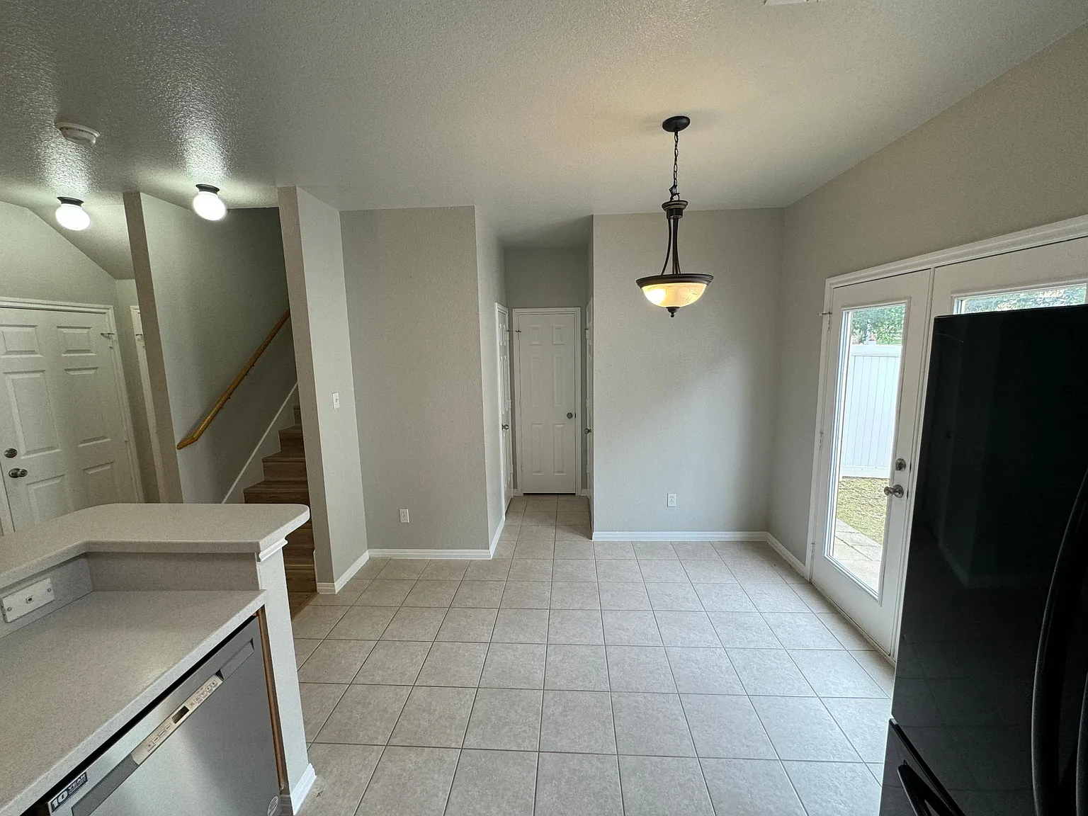 3 bed, 2.5 bath, 1236 sqft, $2,000 — Photo 3