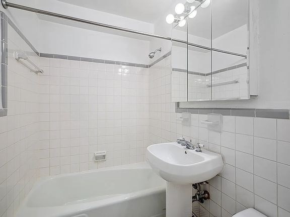 5th image of 420 E 80th St APT 4E