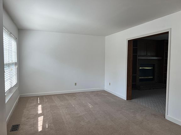 4th image of 4884 Sarah Dr