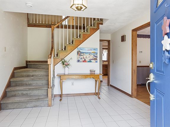4th image of 4 Oneida Pl