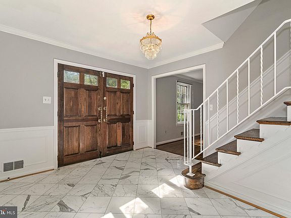 5th image of 9929 Bedfordshire Ct
