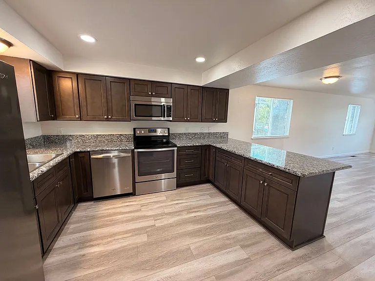 319 Thoma St #B — Photo 6