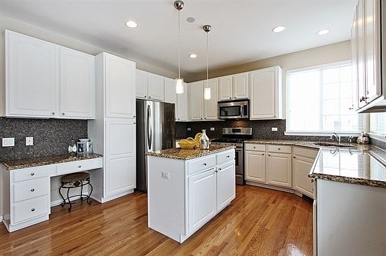 4th image of 1071 N Penny Ln