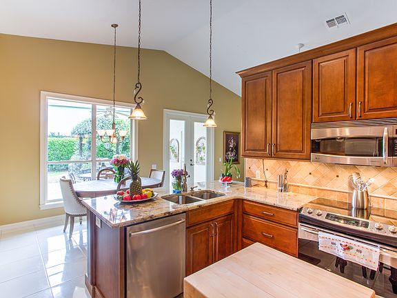 3rd image of 45 Oak Bend Ct