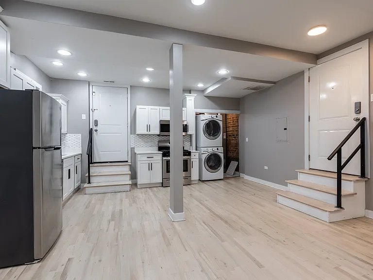 1430 N Maplewood Ave #102 — Photo 4