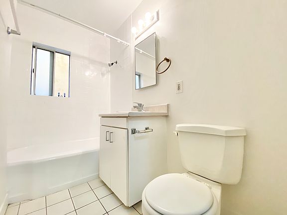 4th image of 723 S Mansfield Ave #103A