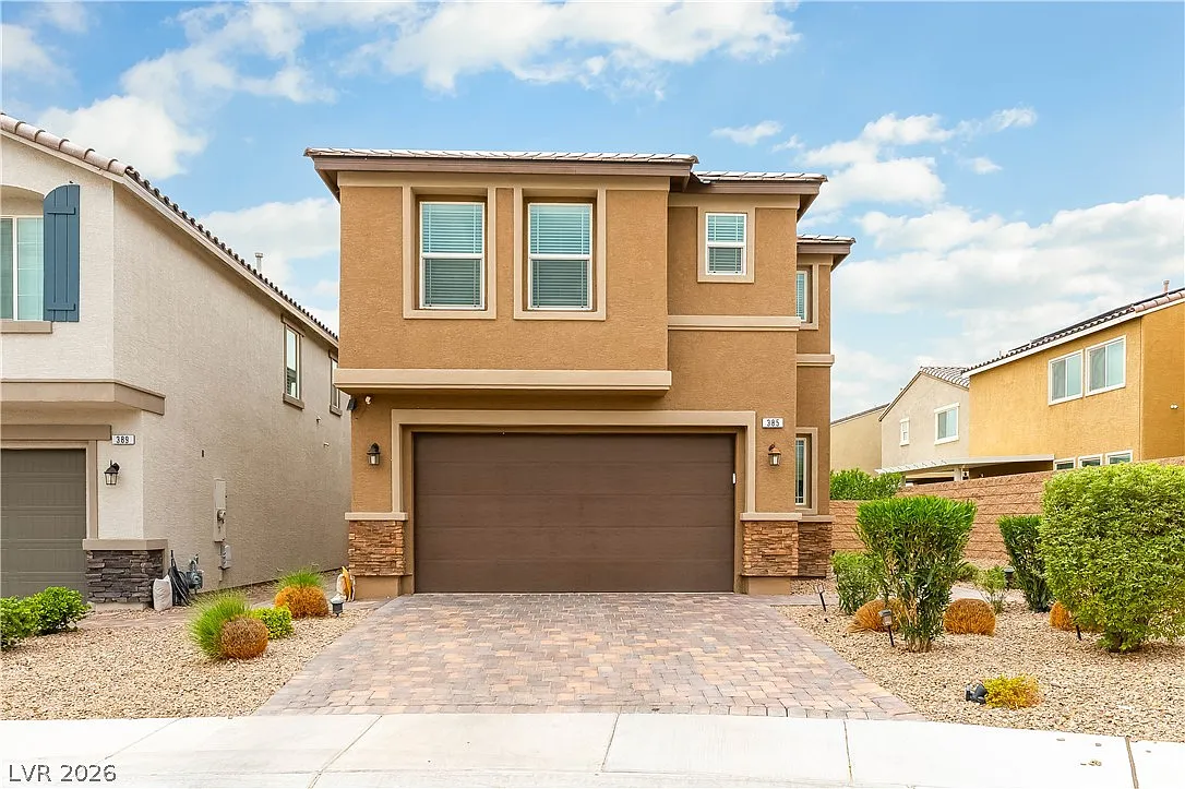 4 bed, 2.5 bath, 1905 sqft, $2,200 — Photo 1