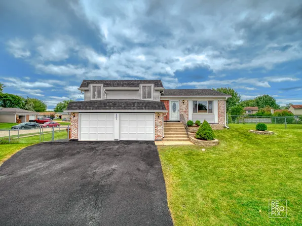121 W Stevenson Dr, Glendale Heights, IL 60139