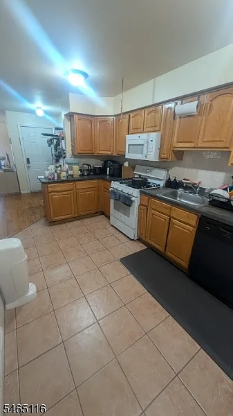 5 bed, 3.0 bath, $3,650 — Photo 4