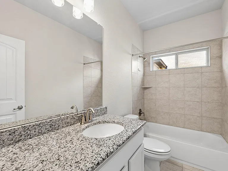 3240 E Whitestone Blvd #4 — Photo 19