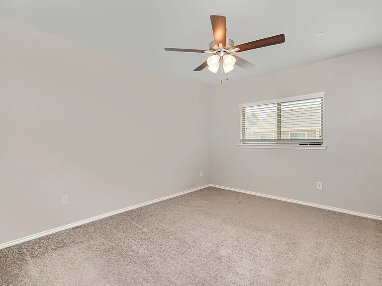 2216 Canongate Dr — Photo 2