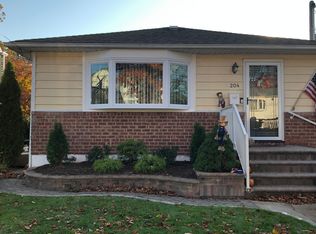 204 Montauk St, Valley Stream, NY 11580