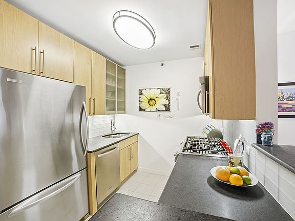 5th image of 40 W 116th St APT A917