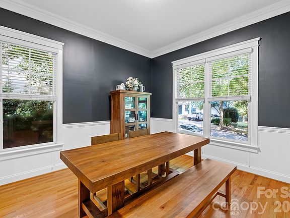 5th image of 220 Mills Ln