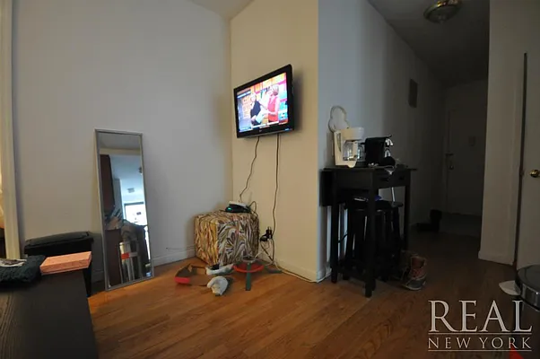 Rented by REAL New York | media 13