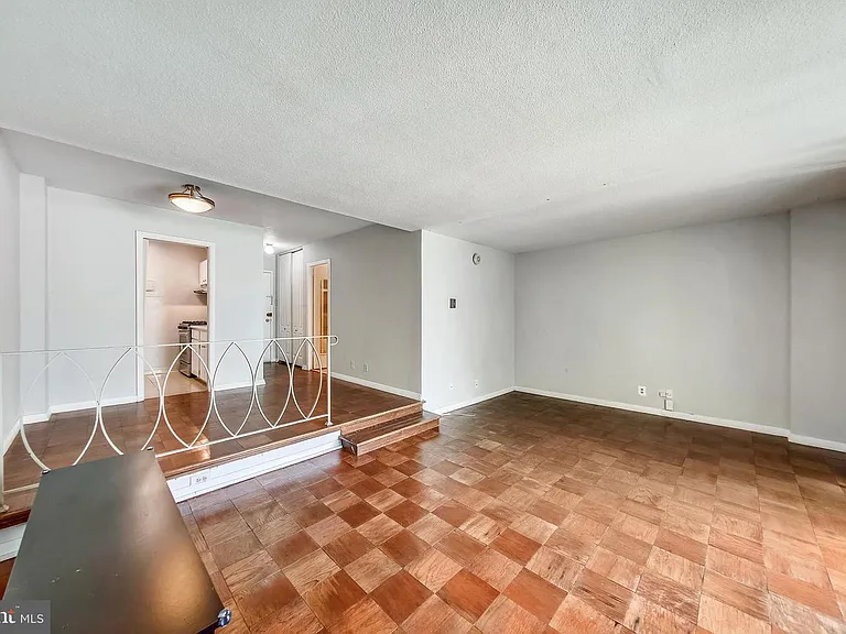 2201 L St NW #617 — Photo 34