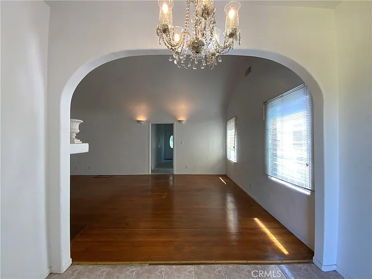 122 E Linda Vista Ave — Photo 6