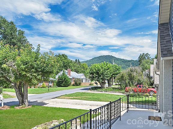 3rd image of 34 Long View Dr