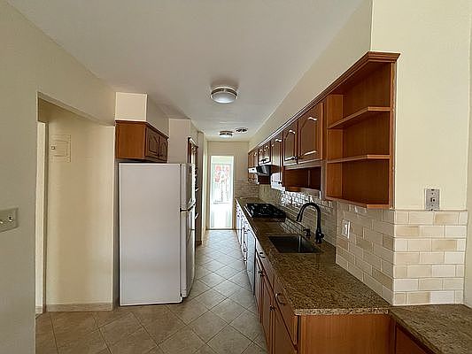 3rd image of 2111 E 64th St #2