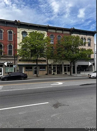83 E Main St #2B Photo 1