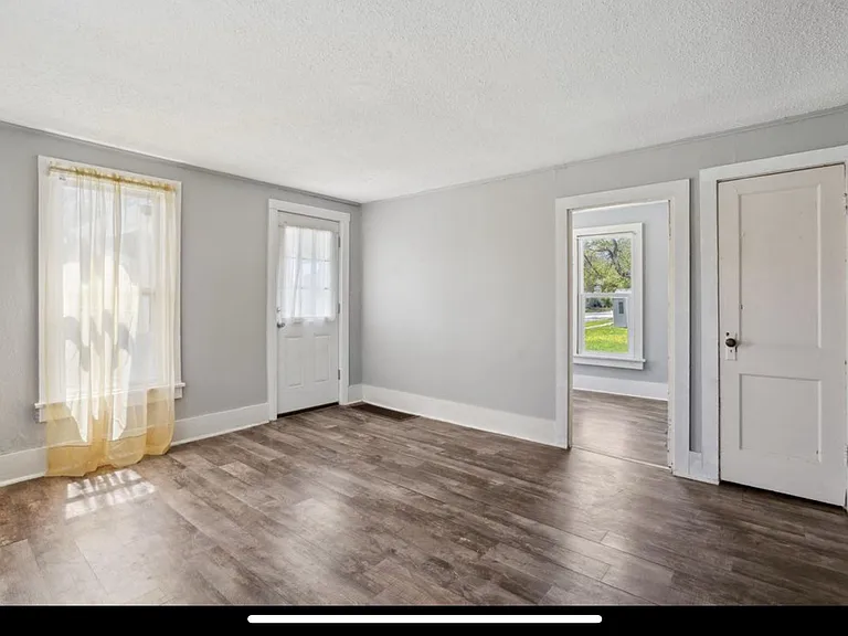 705 W 17th St — Photo 3