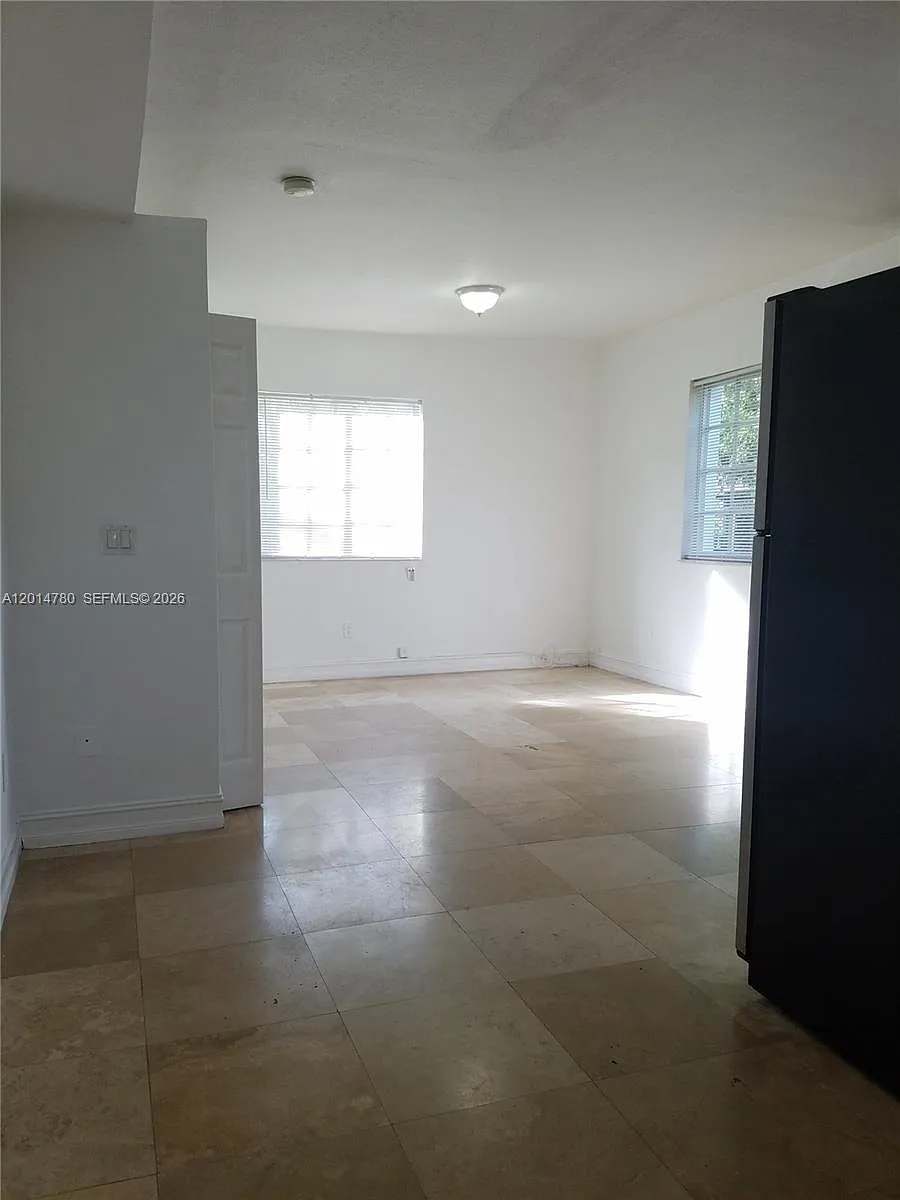 Building Photo - 1609 SW 14th St #102