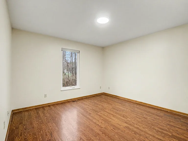 6065 Fairgrove St — Photo 11