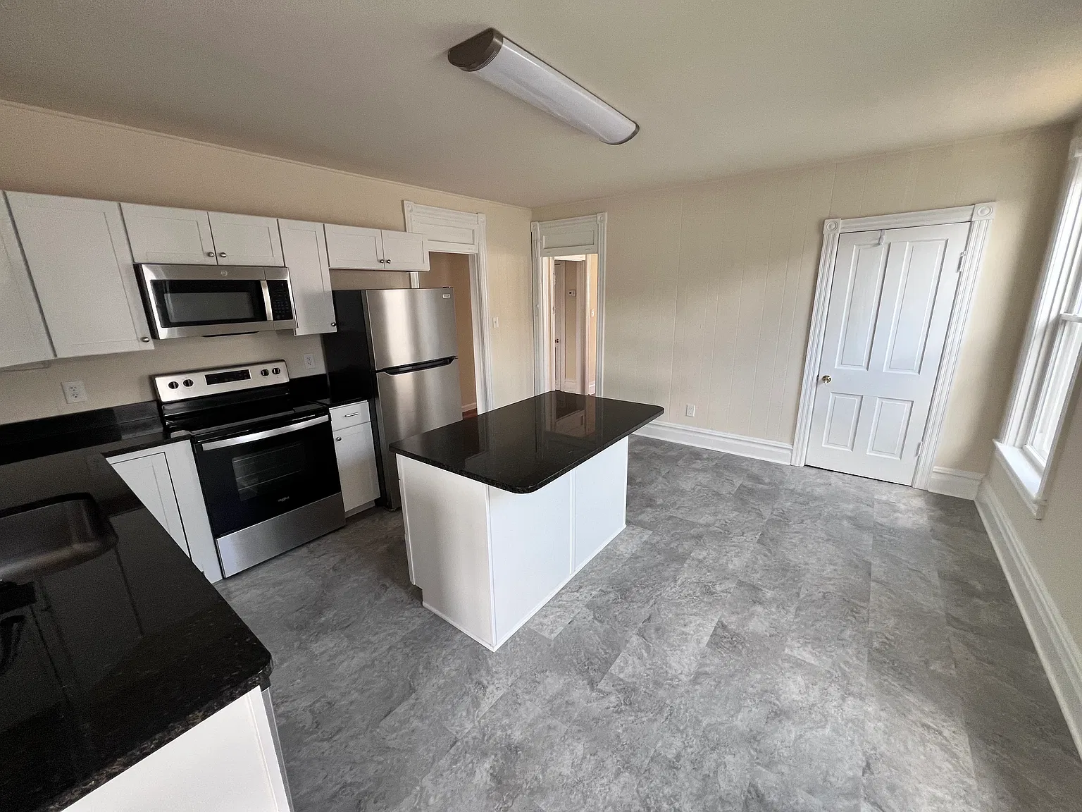 2 bed, 1300 sqft, $1,395 — Photo 3