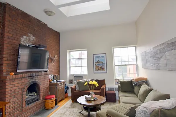 Rented by Buchbinder & Warren | media 8