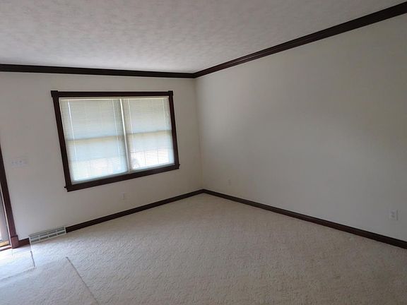 4th image of 1727 Queens Way Ct