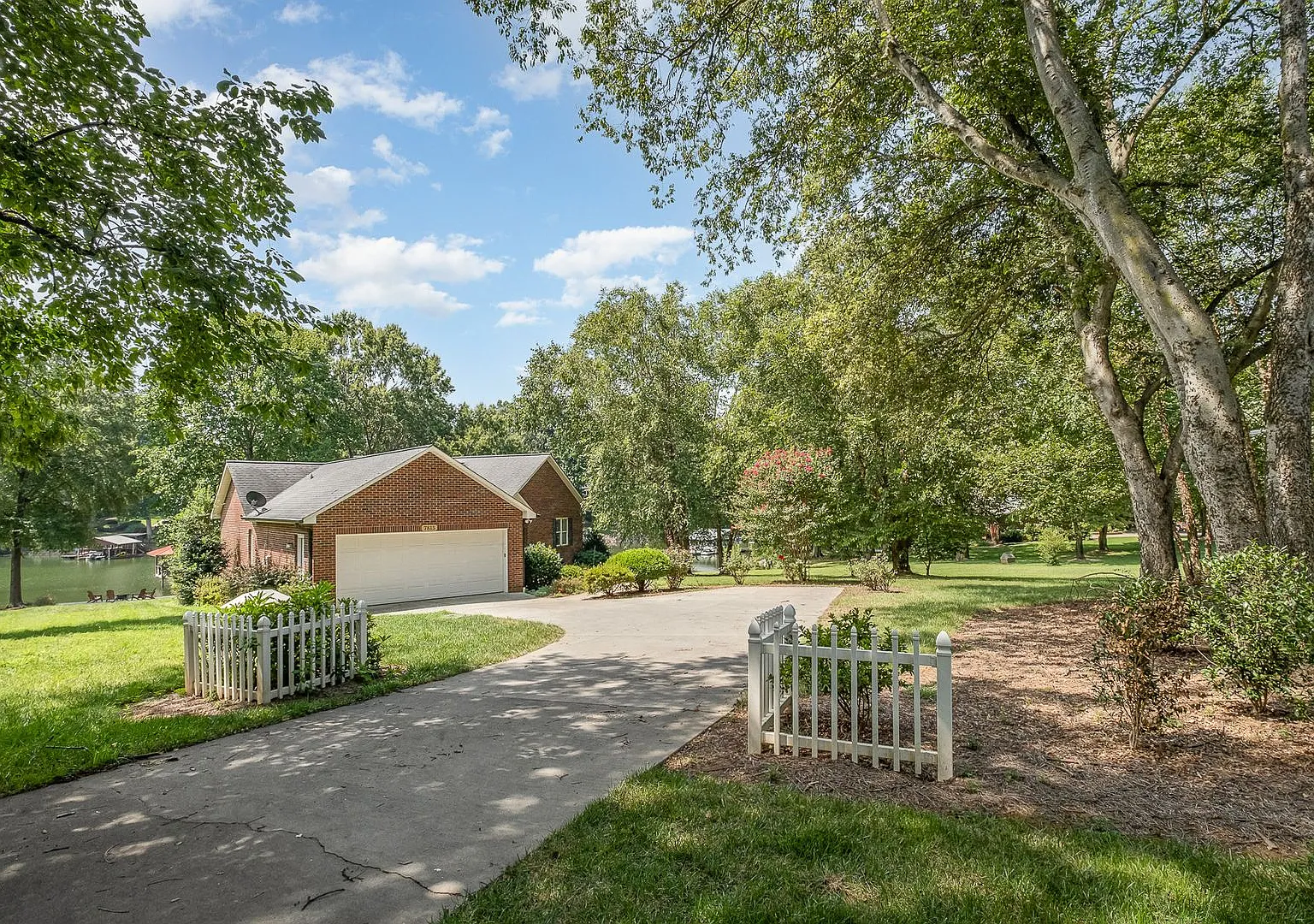 Waterfront Fully Furnished on Lake Norman Available 10/1 — Photo 1