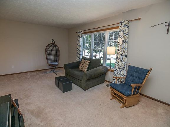 2nd image of 9582 Shadywood Ln